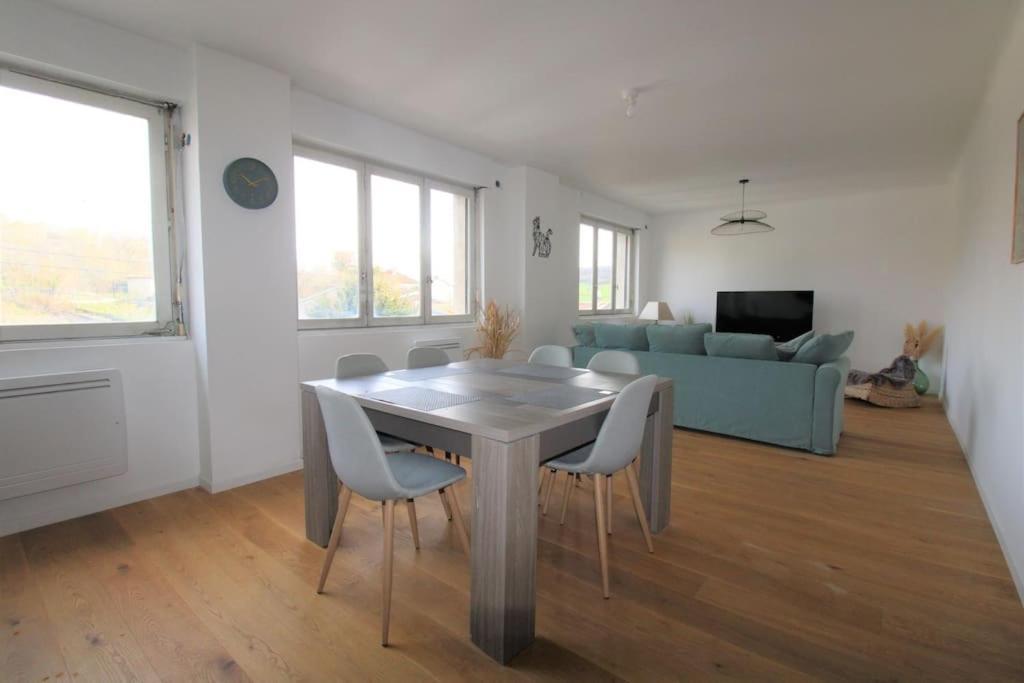 Joli Appartement Au Calme Lay-Saint-Christophe Exteriör bild